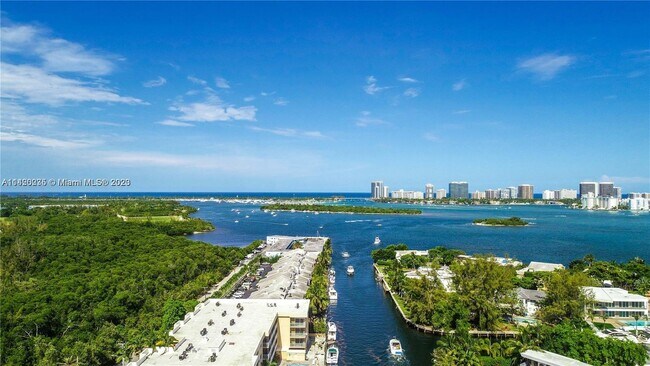 Building Photo - 2500 NE 135th Ter