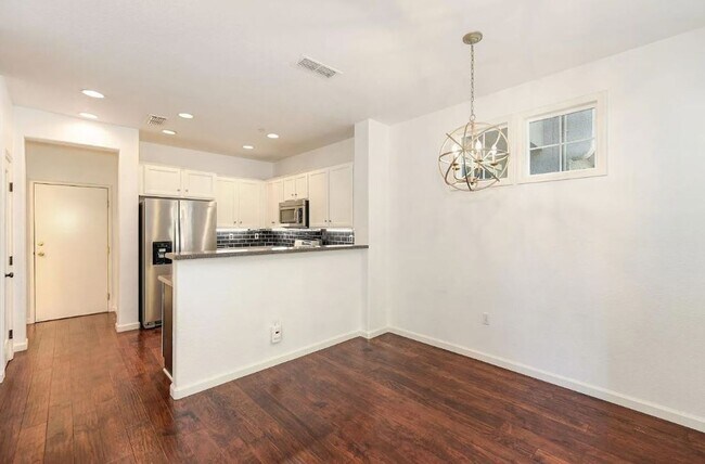 Building Photo - Experience Esplanade! Premier Townhome Com...