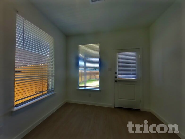 Building Photo - 2717 Brushy Lk Dr