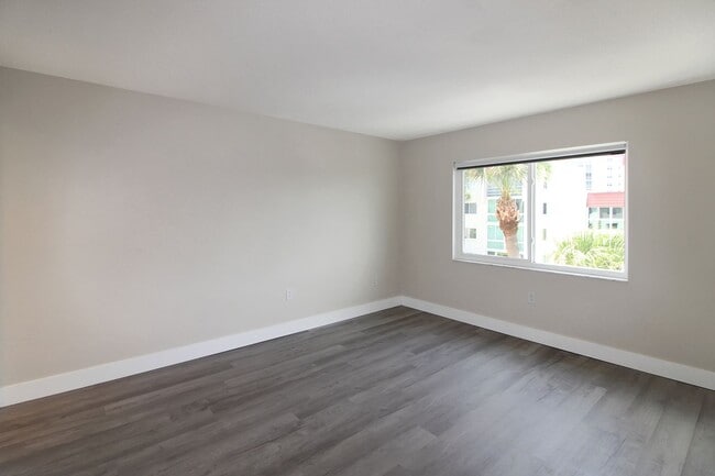 Building Photo - 210 Santa Maria St