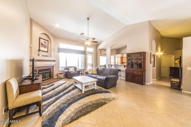 Building Photo - 13352 W Alvarado Dr