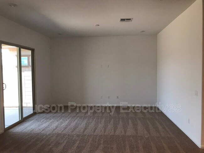 Building Photo - 10918 W Yates Ln