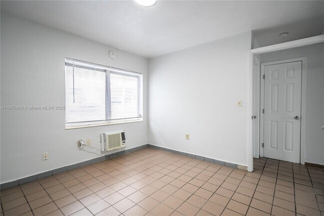 Building Photo - 260 Navarre Ave