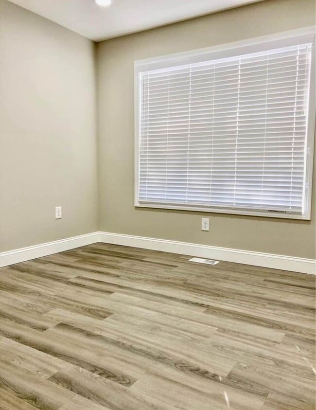 Building Photo - 1150 Maid Marian Ln