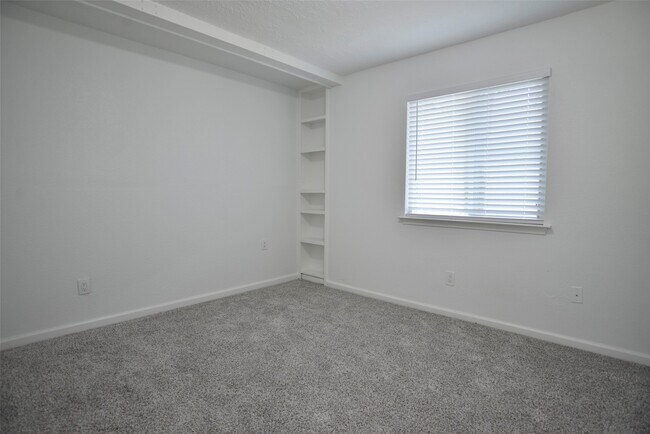 Building Photo - 2797 Wood Hollow Dr