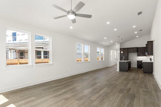 Building Photo - 1012 Yaupon Holly Dr