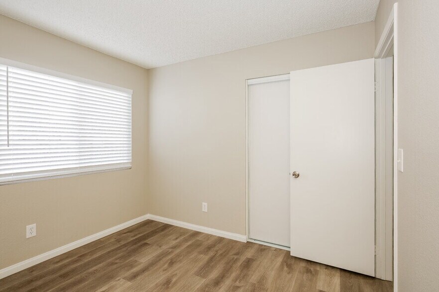 Building Photo - 2446 Millcroft Dr