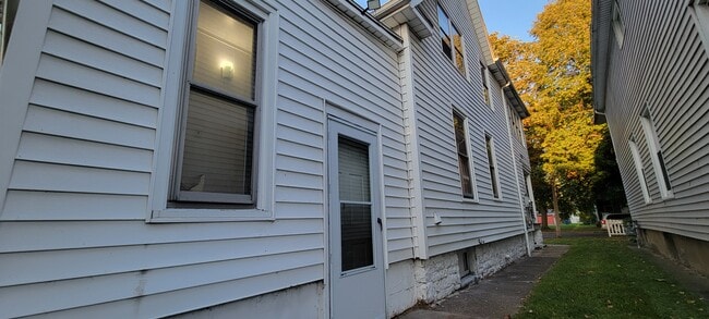 Building Photo - 628 25th St