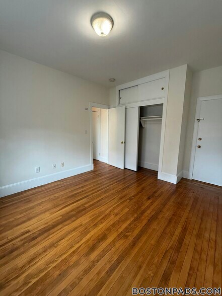 Building Photo - 1539 Beacon St