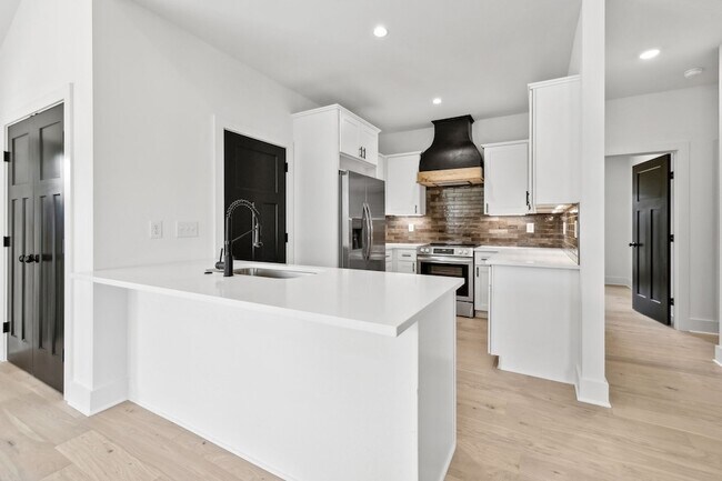 Building Photo - 827 Oconnor St