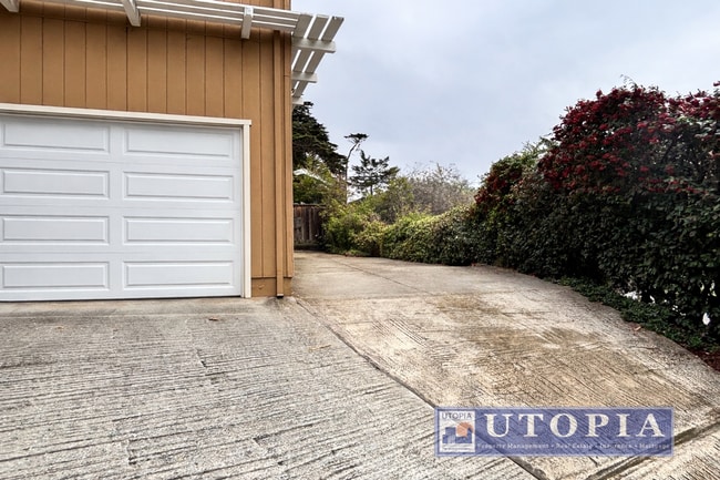 Building Photo - Bright Sunny 3-Bedroom House in Rio Del Mar