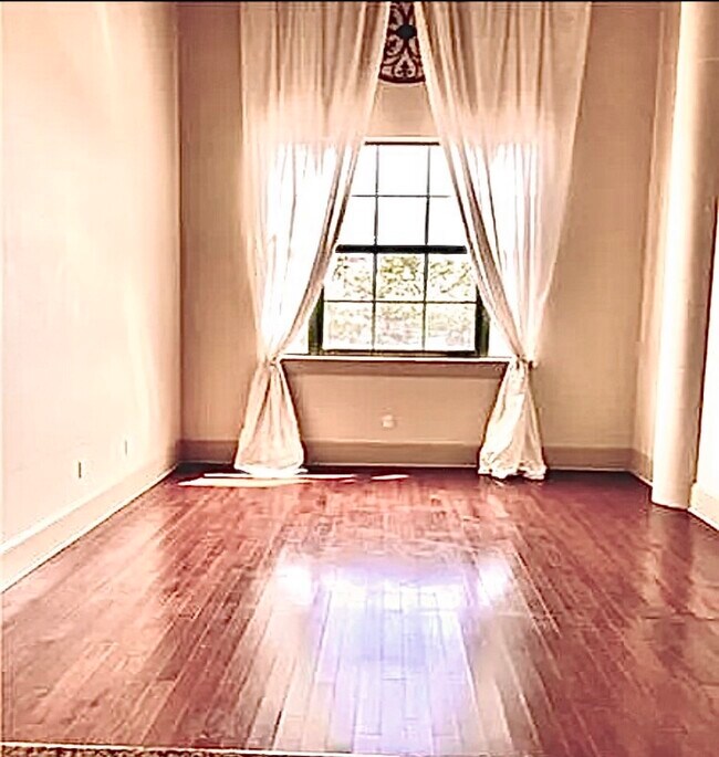 Building Photo - 1201 Canal St