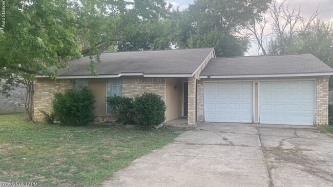 Primary Photo - 421 Stonecreek Dr