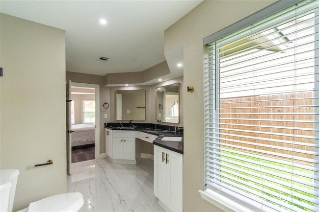 Building Photo - 3227 Westwick Dr