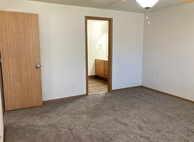 Building Photo - Ranch-Style Home With Gas Fireplace and Washer/Dryer Included! 1 Small Dog Welcome!