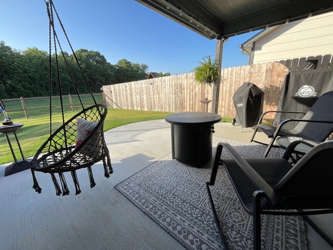 Building Photo - 1808 E. Van Buren PL.