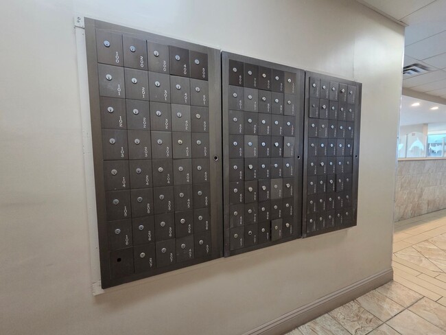 Building Photo - DOLPHIN RUN CONDOMINIUM