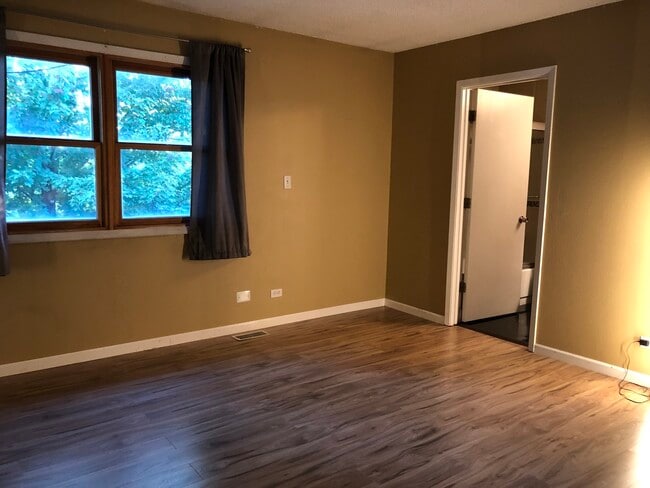 Building Photo - 3890 Windjammer Ln