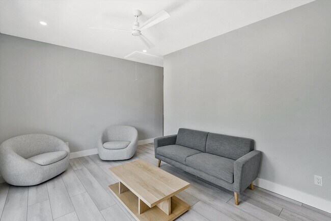 Building Photo - 425 Hugh St