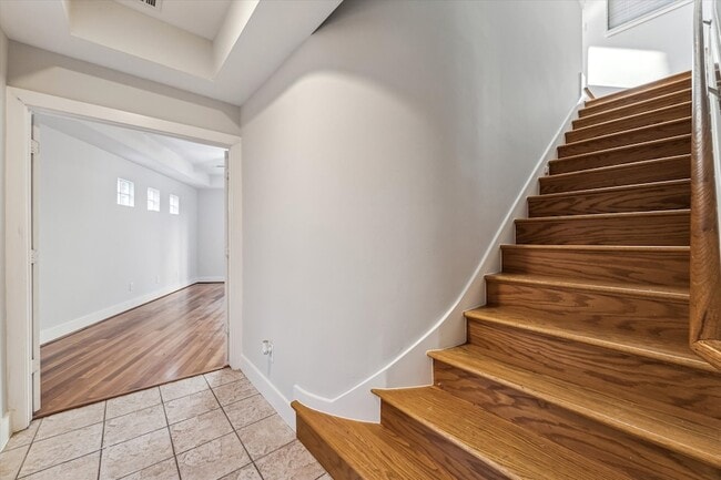 Building Photo - 9710 Riddlewood Ln