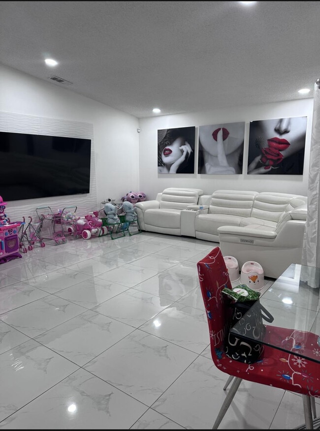 Building Photo - 26161 SW 130th Ave