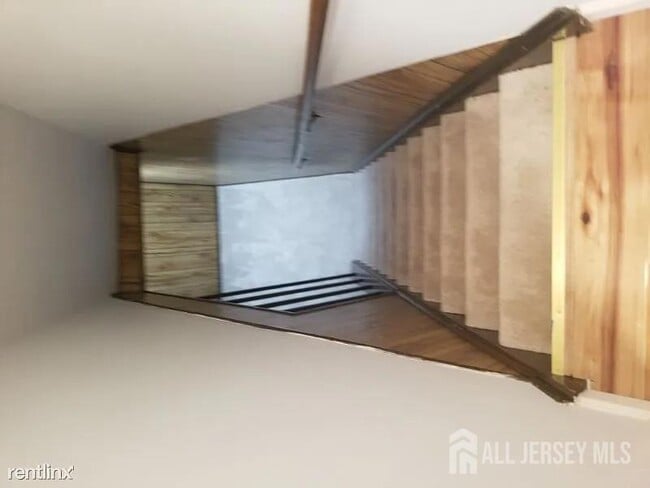 Building Photo - 804 Maple Hill Dr