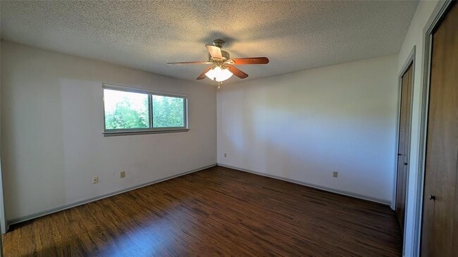 Building Photo - 114 Chaparral St