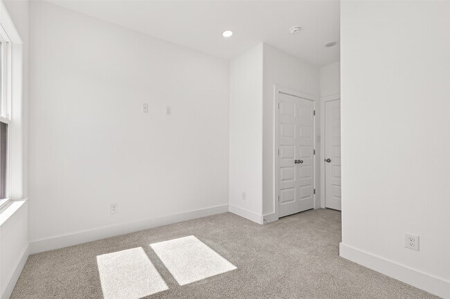 Building Photo - 5304 Lynnfield St