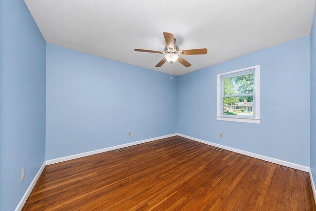 Building Photo - One level home in Beechwood