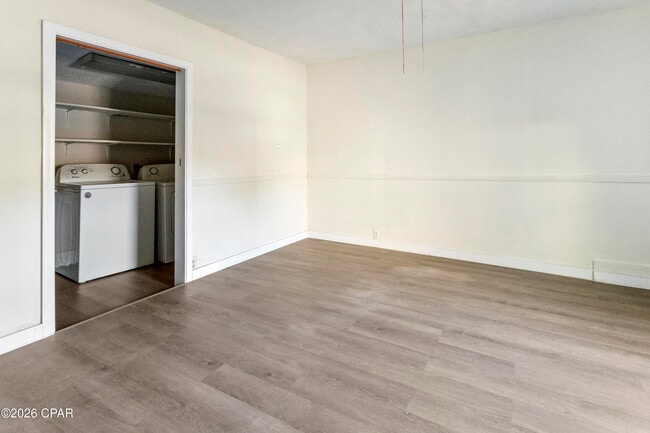 Building Photo - 2722 E 6th St