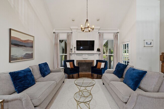 Building Photo - 1733 Carriage Ct