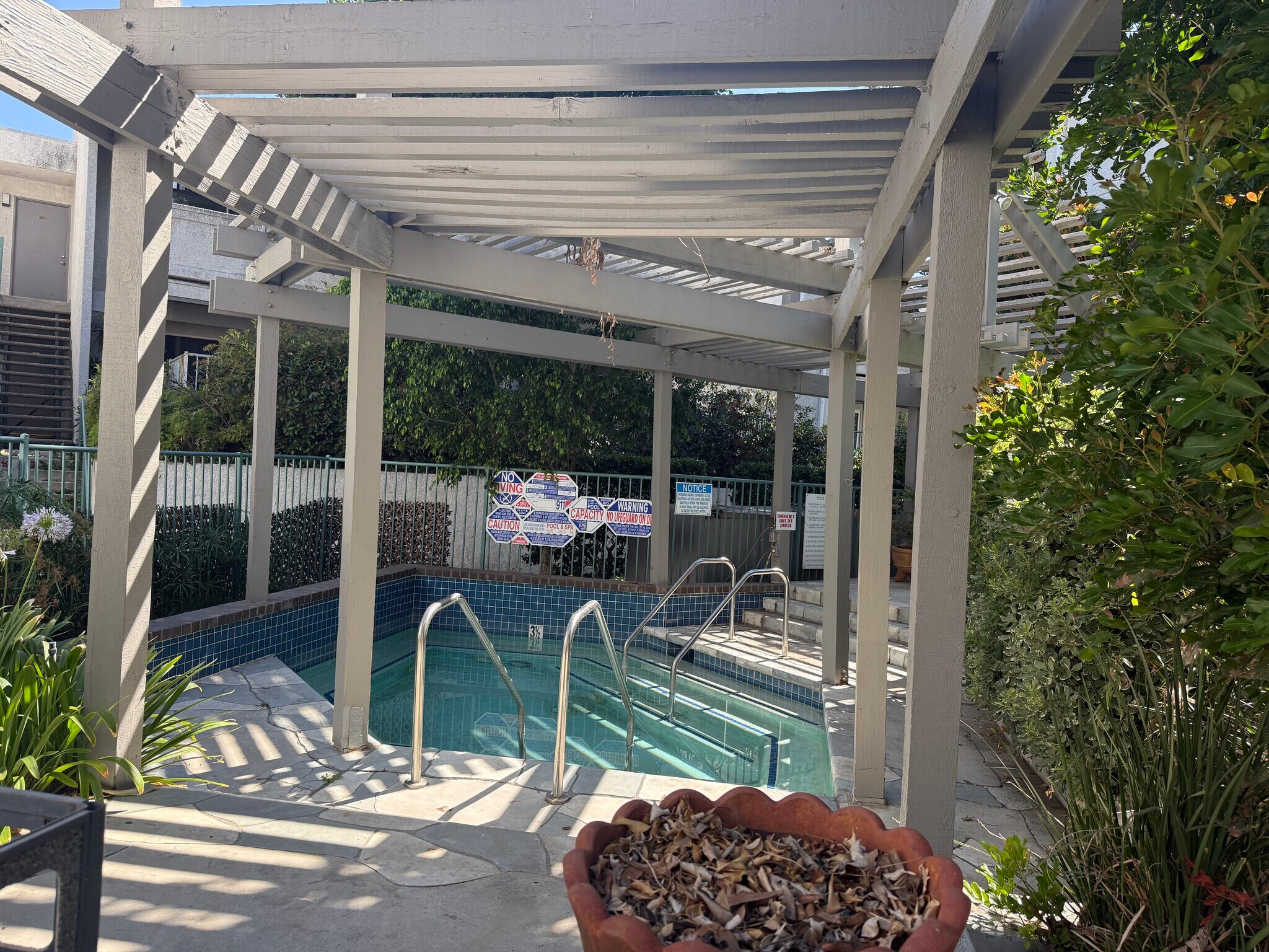 Community gazebo with spa - 20134 Leadwell St