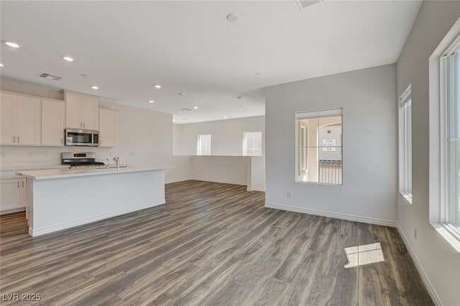 Building Photo - 206 Callen Falls Ave