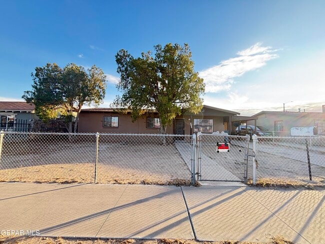 Building Photo - 4724 Sierra Madre Dr