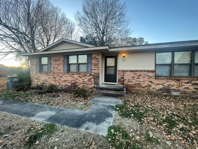 Building Photo - 105 Milton Dr