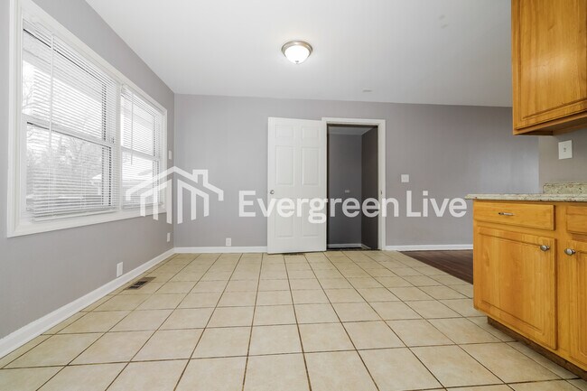 Building Photo - 7208 E 108th St