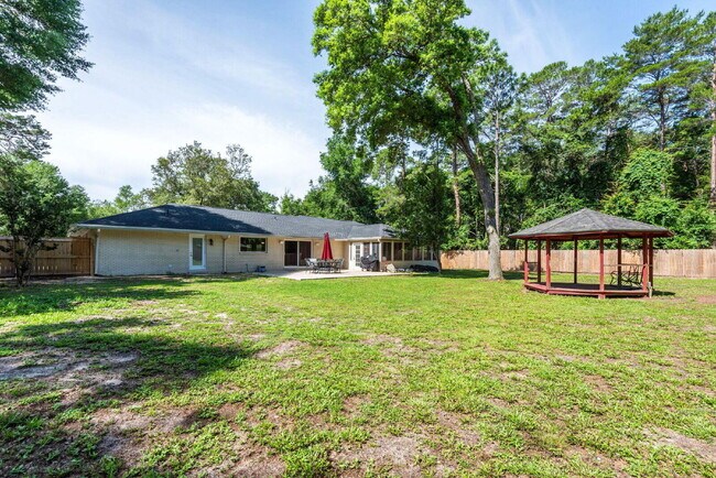 Building Photo - 2507 Edgewater Dr