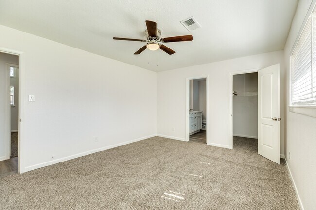 Building Photo - 124 Sage St