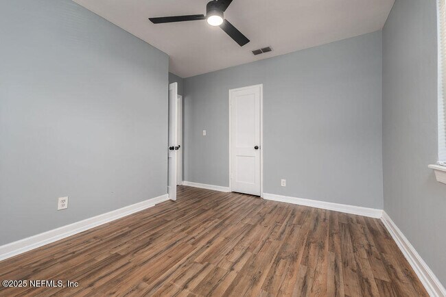 Building Photo - 2802 Myra St