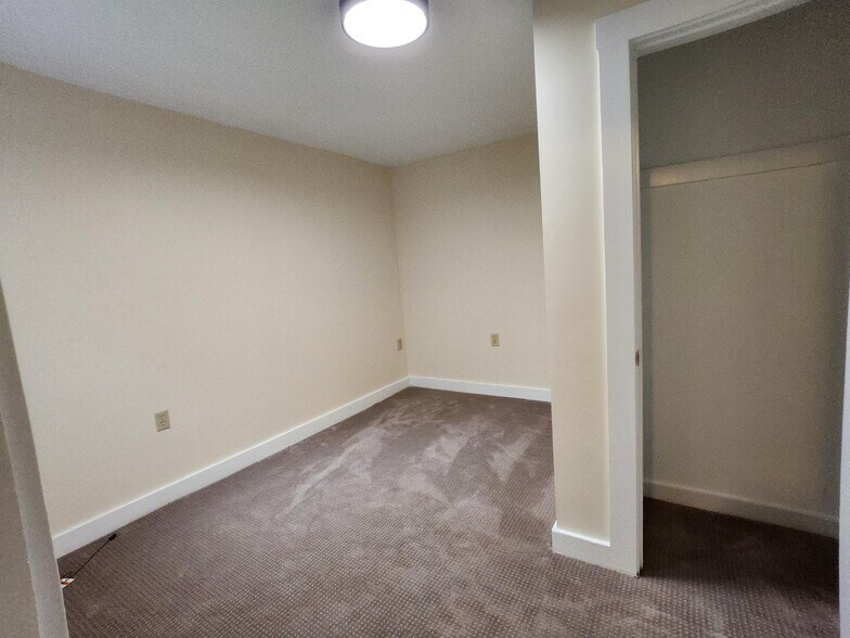smaller bedroom - 142 Carlton Rd