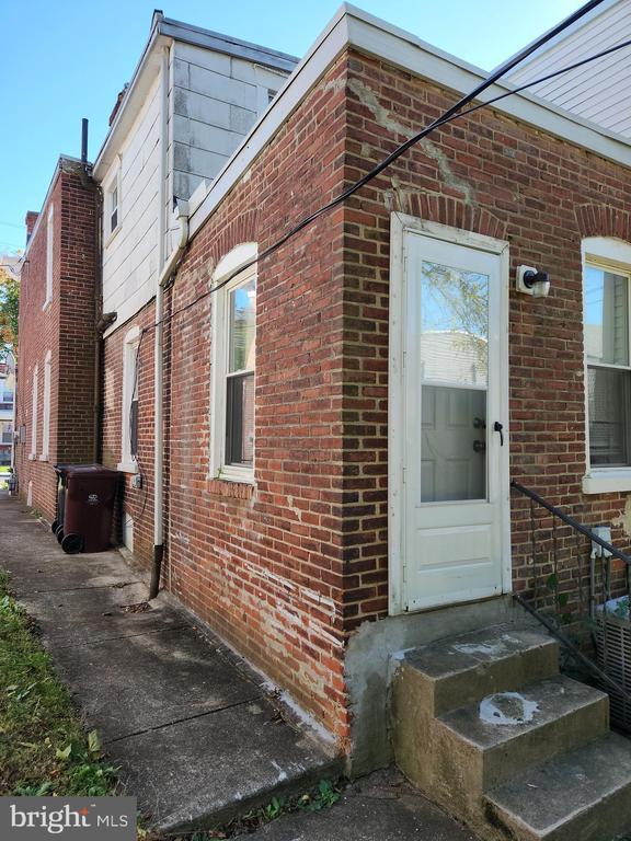 Building Photo - 2907 N Madison St