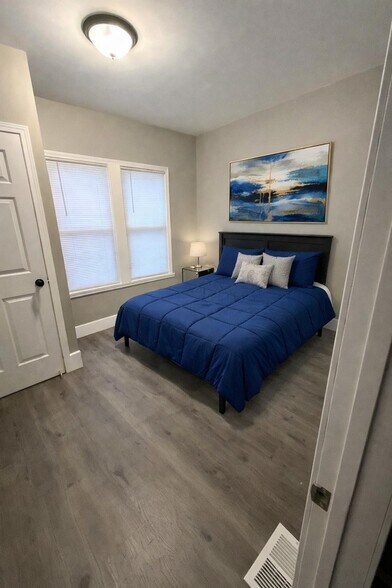 Building Photo - 12763 Cloverlawn Ave