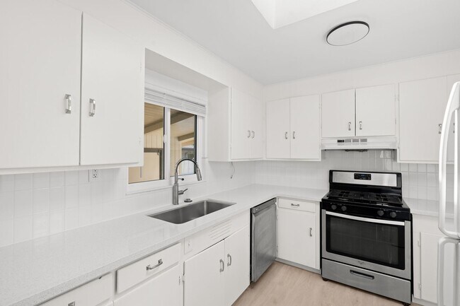 Building Photo - 289 Ramona Dr