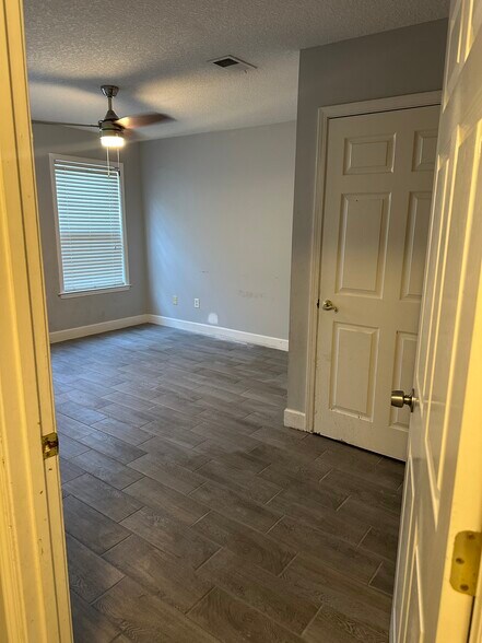 Building Photo - 104 Camellia Ct