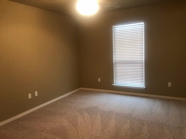 Building Photo - 7408 Topeka Dr