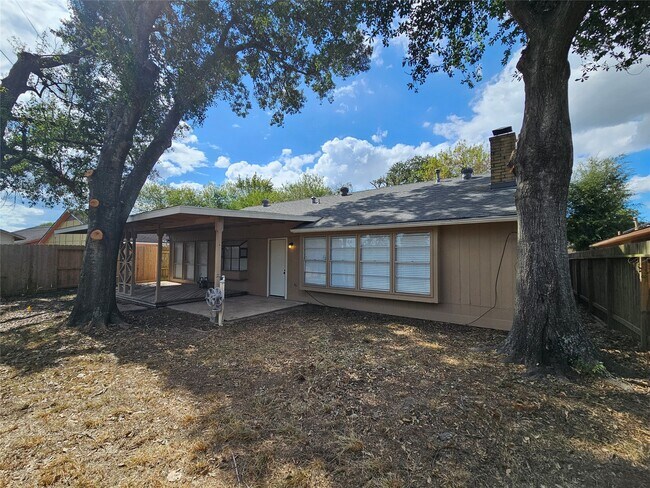 Building Photo - 8314 Streamside Dr