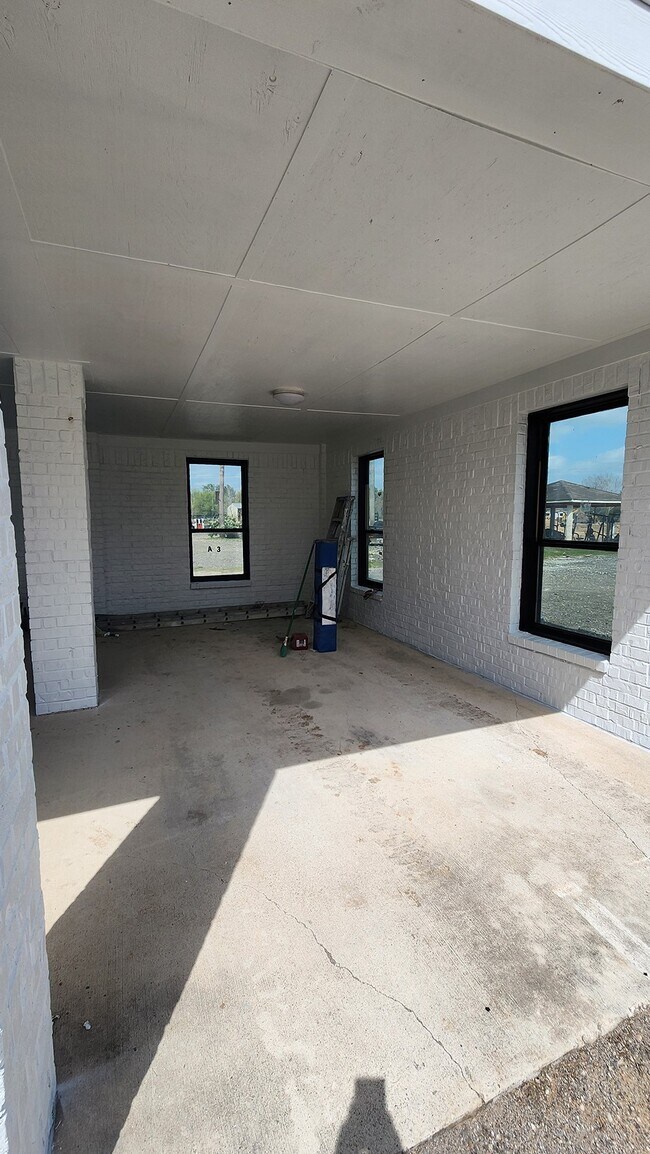 Building Photo - 4102 County Rd 190