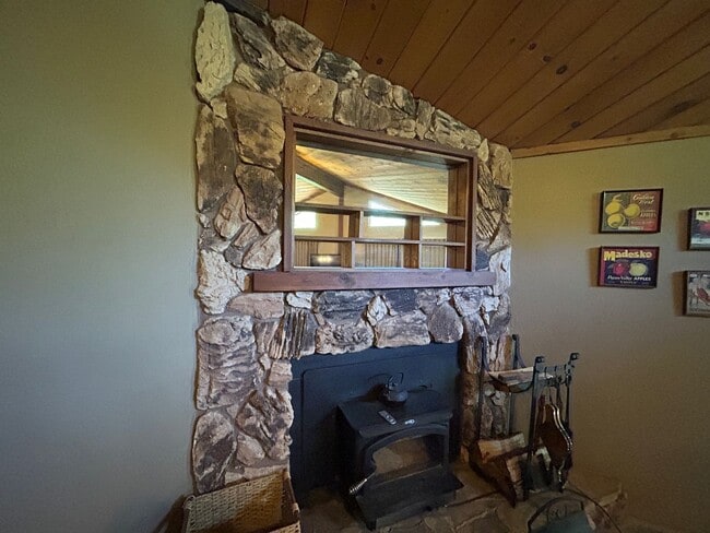 Building Photo - Rare short term lease with this 3/2 in Lake of the PInes - May or June-October