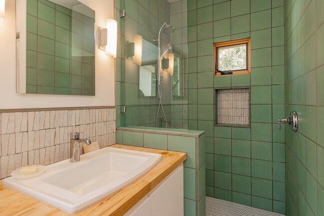 Building Photo - Ojai hideaway!