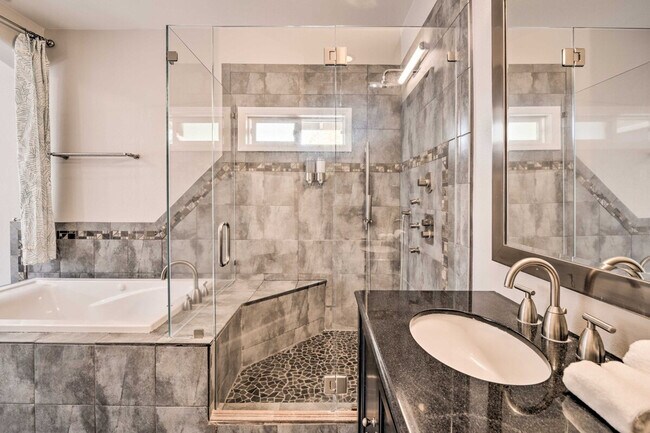 Building Photo - 3096 Dovela Way